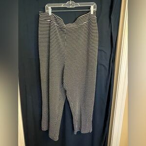 Leota Black and White Checkered Capris